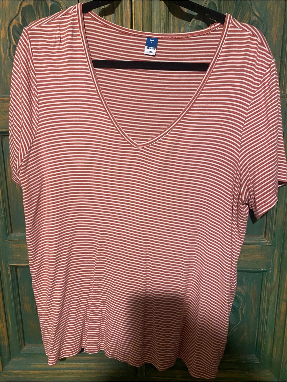Old Navy Women’ Rose stripe V-Neck Tee